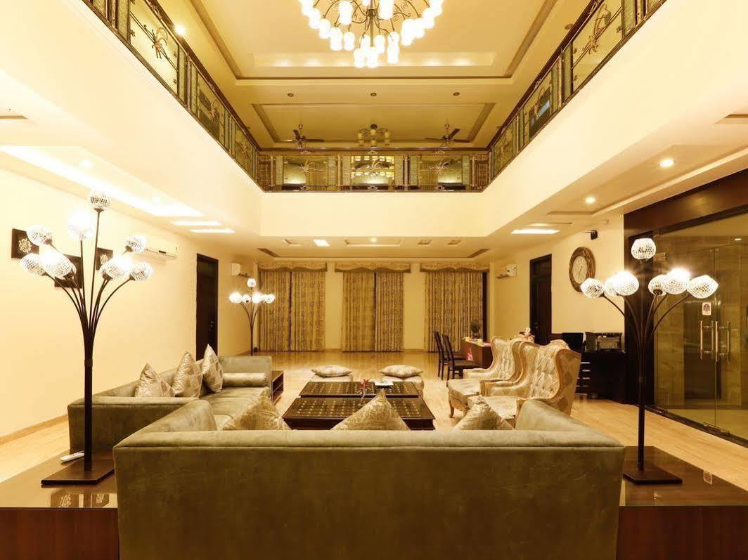 Goyal Haveli Hotel ชัยปุระ ภายนอก รูปภาพ