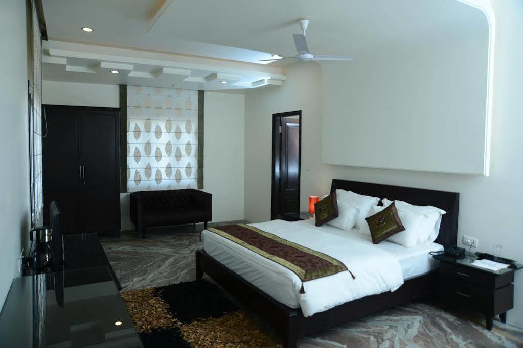 Goyal Haveli Hotel ชัยปุระ ภายนอก รูปภาพ